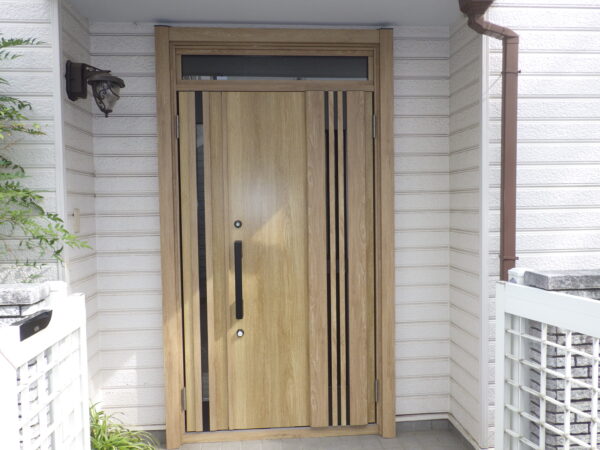 荒川区　LIXIL　M83型　玄関ドアのリフォーム事例